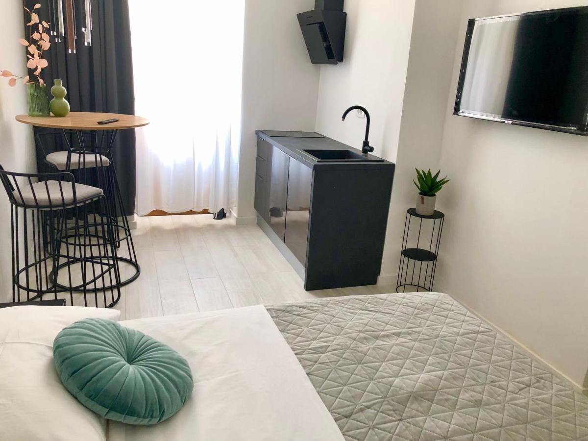 Hedone City Luxury Apartments With Free Parking Pula Exteriör bild