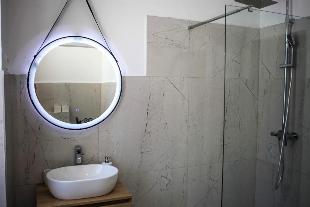 Hedone City Luxury Apartments With Free Parking Pula Exteriör bild