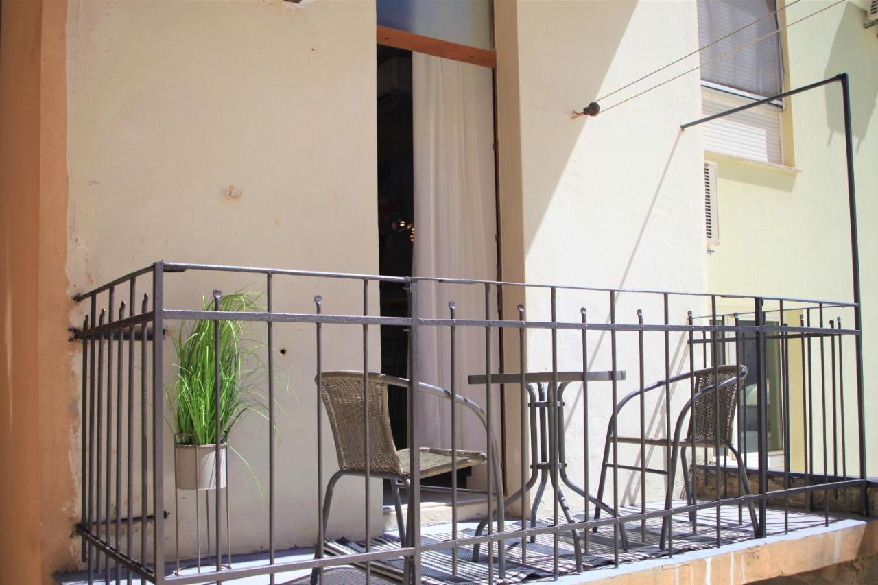 Hedone City Luxury Apartments With Free Parking Pula Exteriör bild